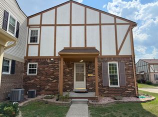 36511 Park Place Dr, Sterling Heights, MI 48310