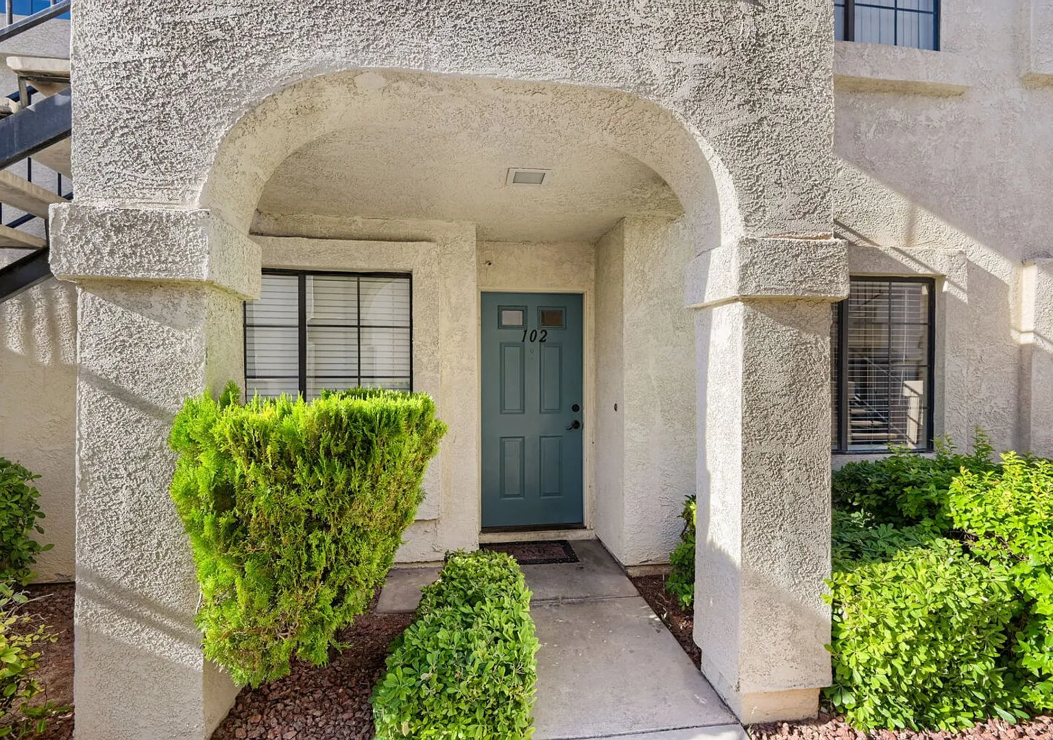 Beautiful 2 Primary Bedroom Downstairs Unit in Gated Community With Pool! — Photo 2