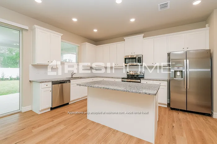 1702 Diane St — Photo 3