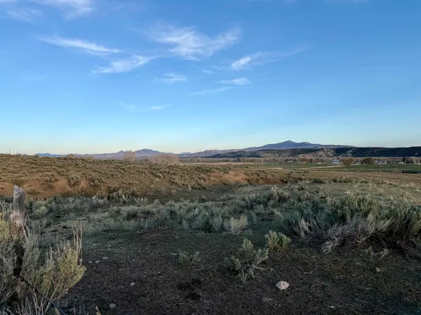 3 Viewpoint Mnr, Dixon, WY 82323