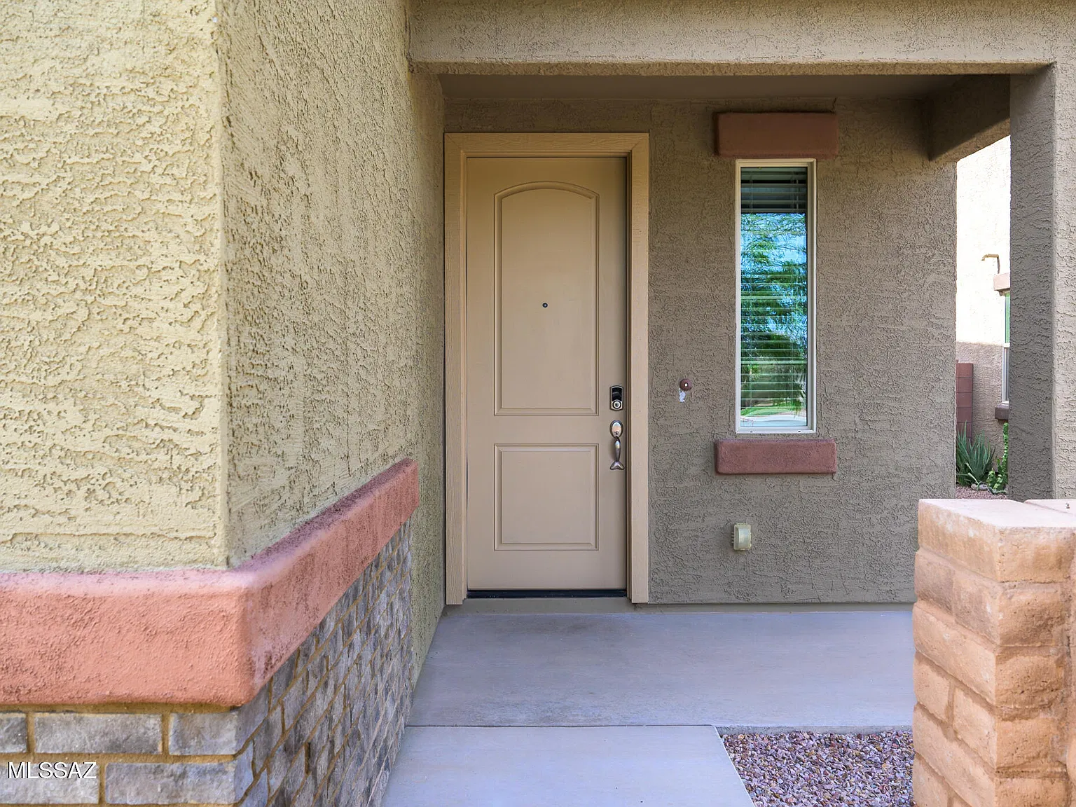 4 bed, 3.0 bath, 2220 sqft, $2,500 — Photo 2