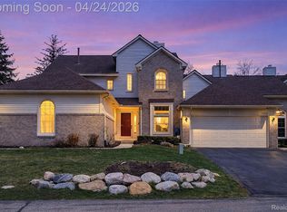 43470 Algonquin Dr, Novi, MI 48375