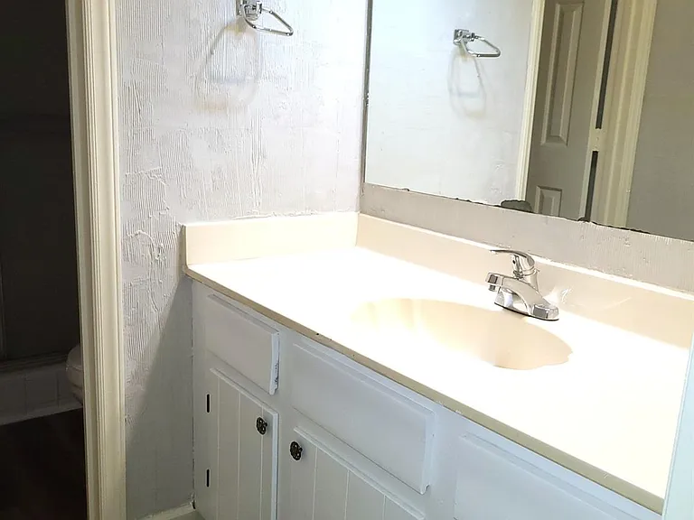 2141 Selwyn Ave #111 — Photo 9