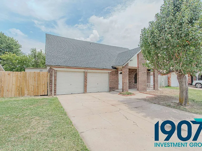 9212 S McKinley Ave — Photo 2