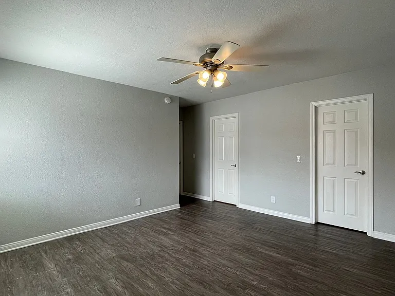 Park Plaza Apartments — Photo 106