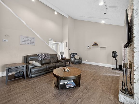 5th image of 8517 Echo Creek Lane