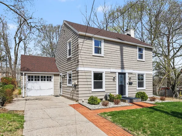 704 Whites Rd, Kalamazoo, MI 49008