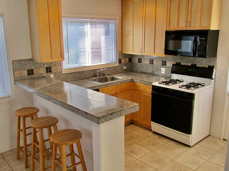 5083 Brighton Ave — Photo 2