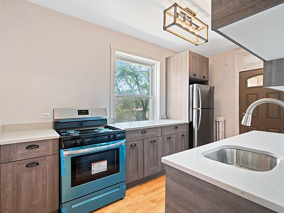 5th image of 2901 W Grace St #1