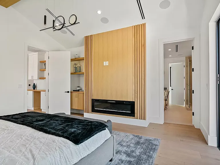 4425 Morse Ave — Photo 53
