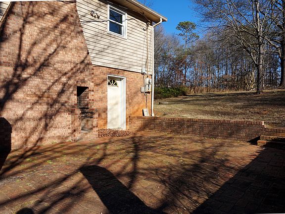 Brick side patio courtyard