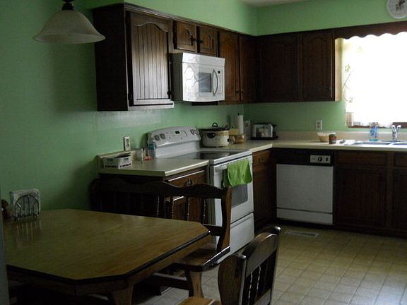 5th image of 2832 Old Salem Dr