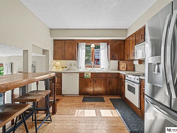 2nd image of 1012 N 128th St
