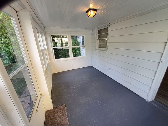 4th image of 230 Dermody St
