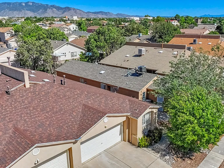 8328 Calle Avion NE — Photo 3