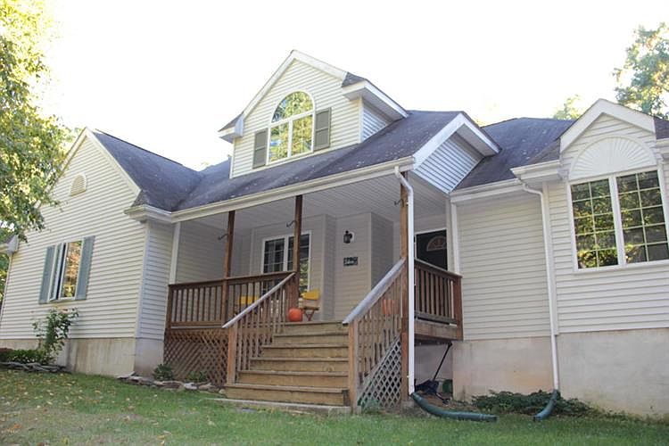 1st image of 227 Eastwood Dr