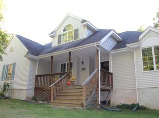 227 Eastwood Dr, Shohola, PA 18458