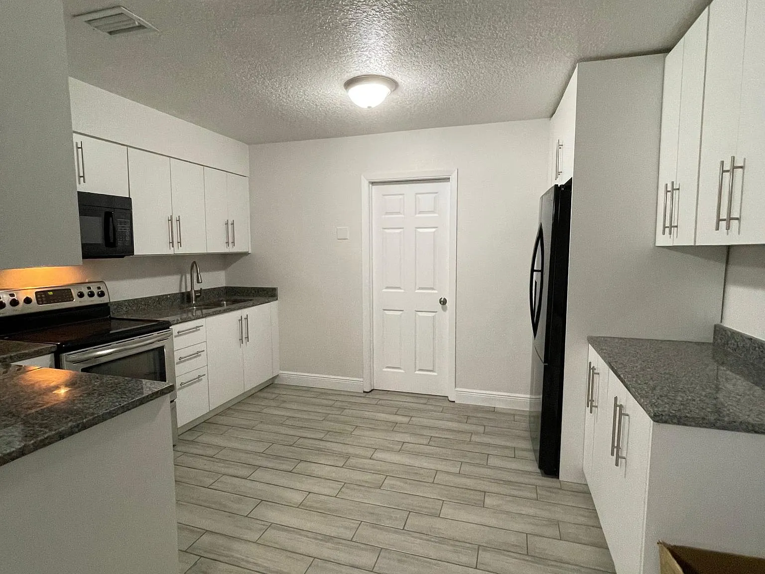 204 6th Jpv St — Photo 3
