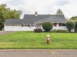 28 Rust Hill Rd, Levittown, PA 19056