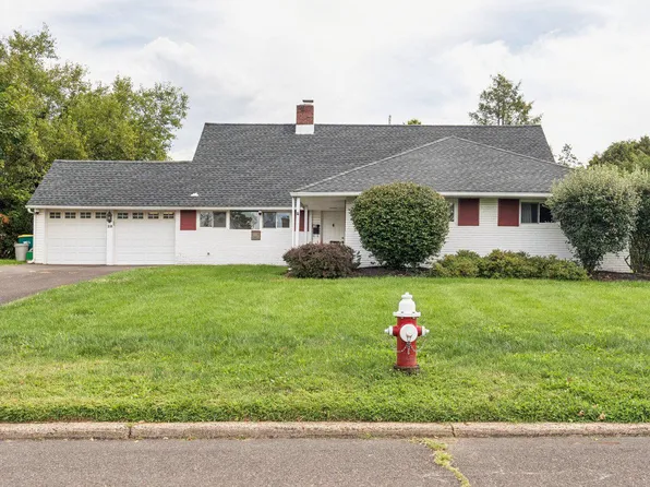 28 Rust Hill Rd, Levittown, PA 19056