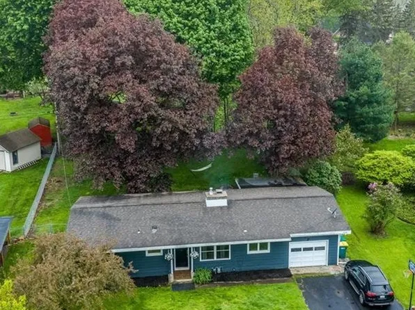 37 White Hill Dr, Rochester, NY 14625