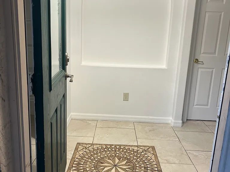 107 S Roma Way — Photo 8