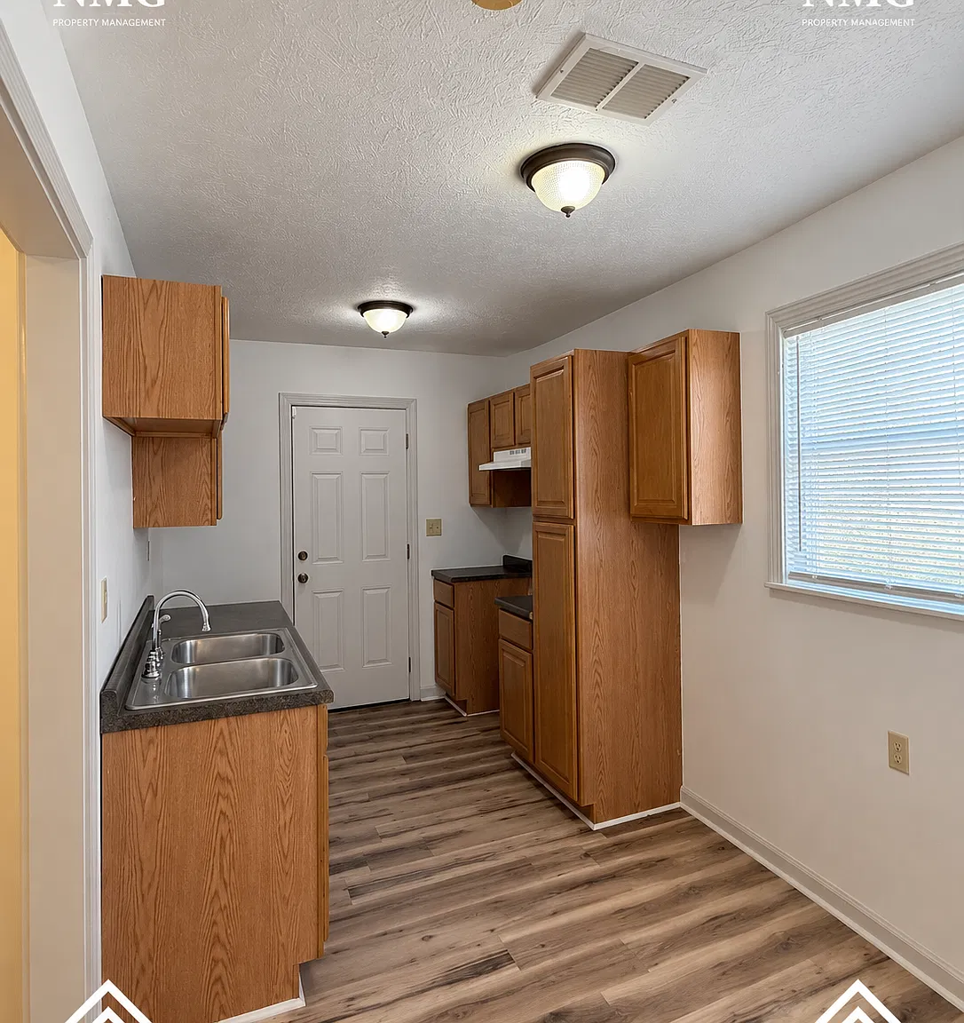 486 Collier Avenue - 1 — Photo 4