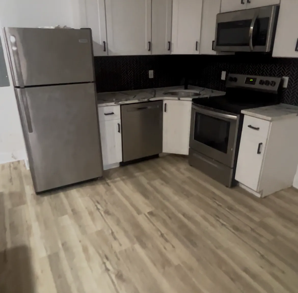 3542 N Marvine St - B — Photo 3
