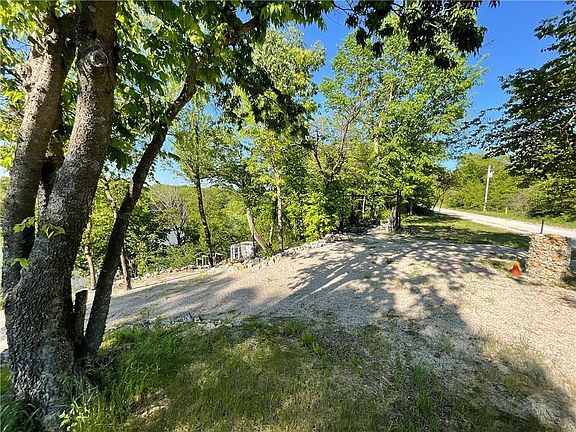 3rd image of Lakecrest Dr