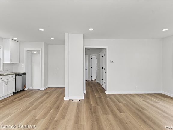 4th image of 45 Pleasantview Dr