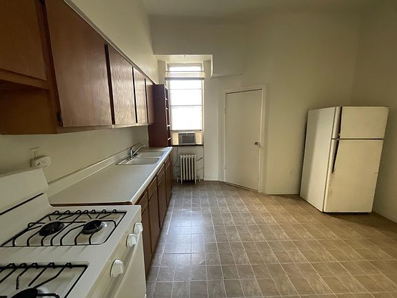 4th image of 2015 Green St APT 2F