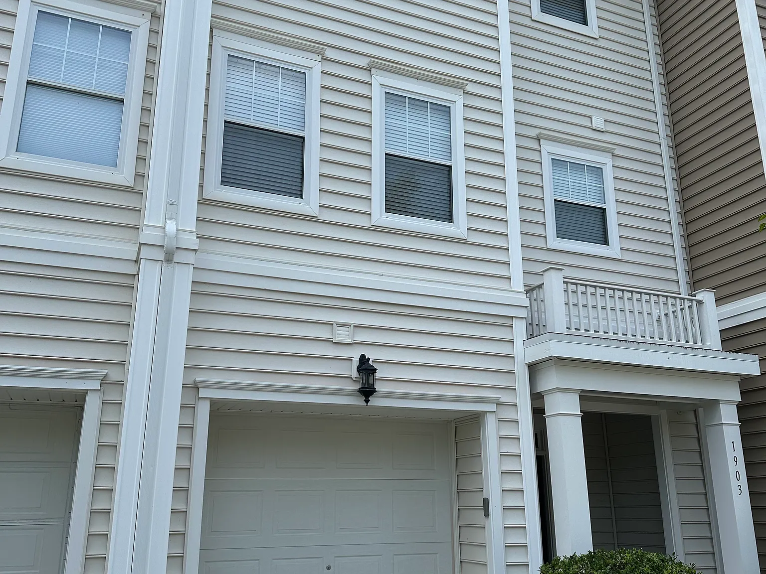 3 bed, 2334 sqft, $2,400 — Photo 2