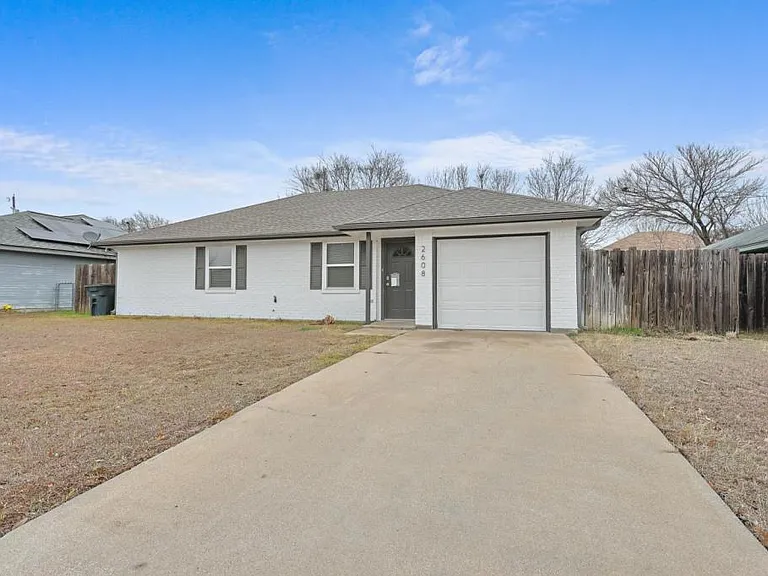 2608 Cross Timber Dr — Photo 2
