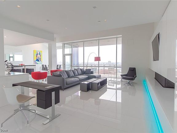 3rd image of 701 W Lakeside Ave Penthouse 5A