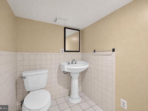 4th image of 1414 42nd St SE