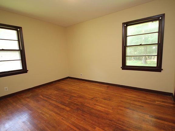 5th image of 563 Westmoreland Pl