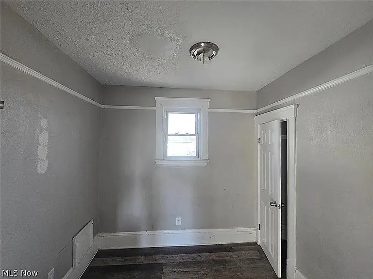 1087 E 64th St — Photo 7