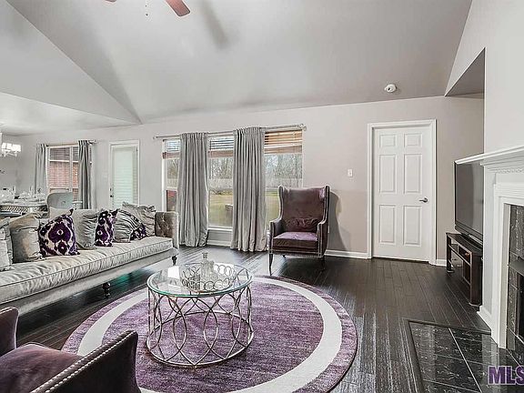 2nd image of 40403 Hawthorne Dr