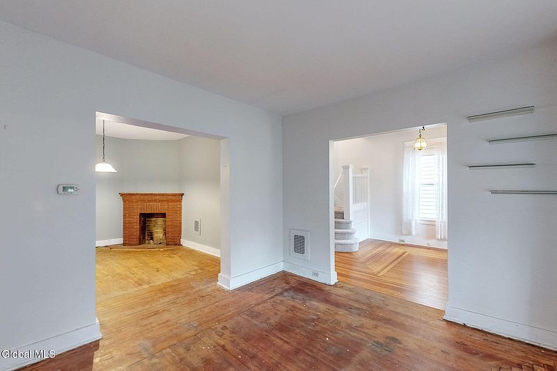 4th image of 10 Catalpa Drive