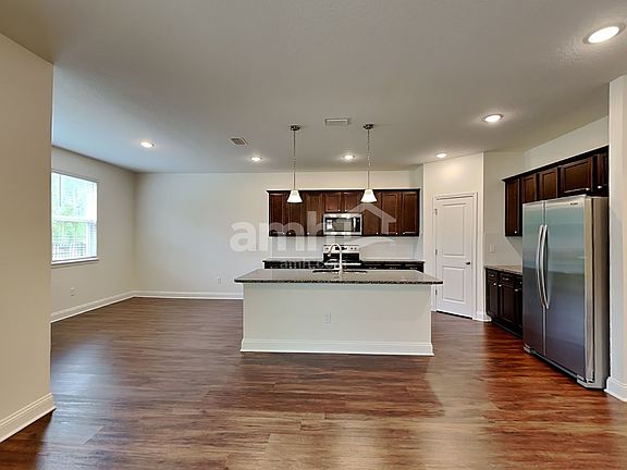 5th image of 329 Banyan Forest Dr