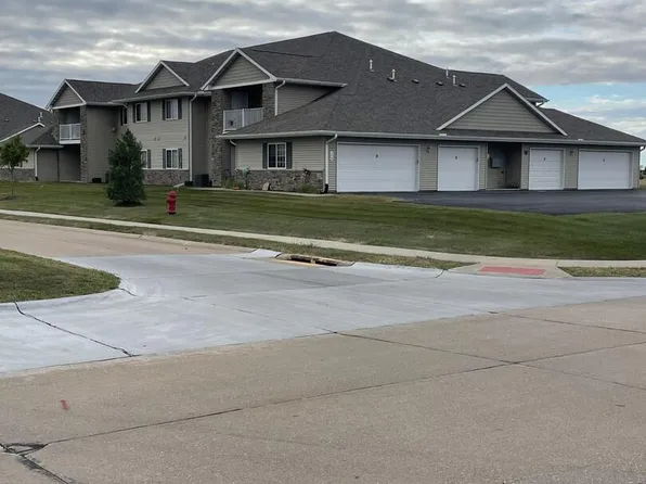 440 E Franklin St #203, Eldridge, IA 52748