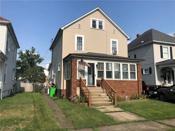 615 N Uhrich St, Uhrichsville, OH 44683