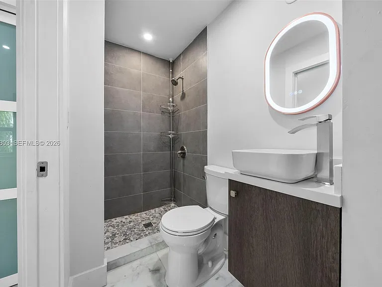 1262 SW 15th Ter — Photo 17
