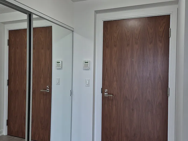 275 Village Green Sq #1820 — Photo 3