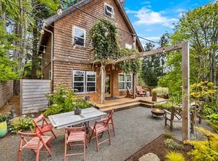447 Wood Ave SW, Bainbridge Island, WA 98110