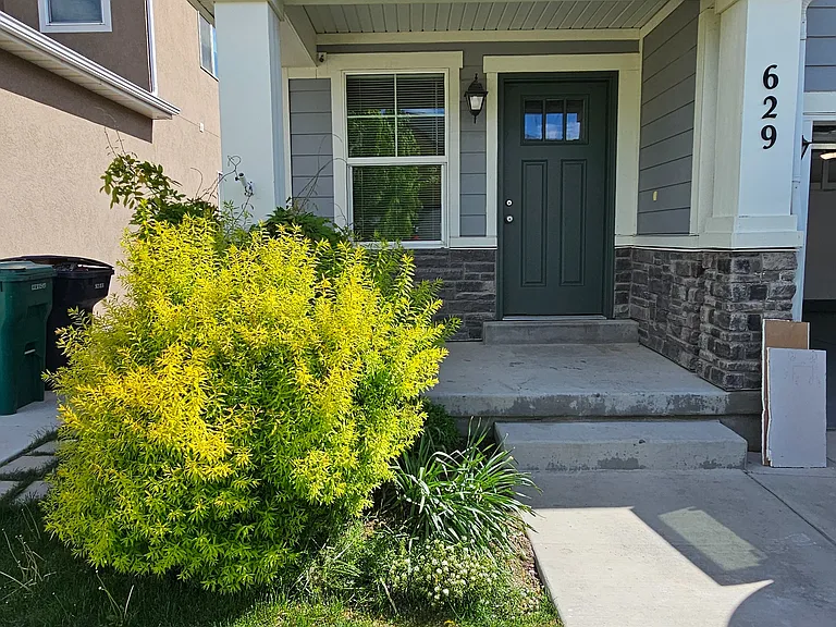 629 W Life Dr — Photo 1