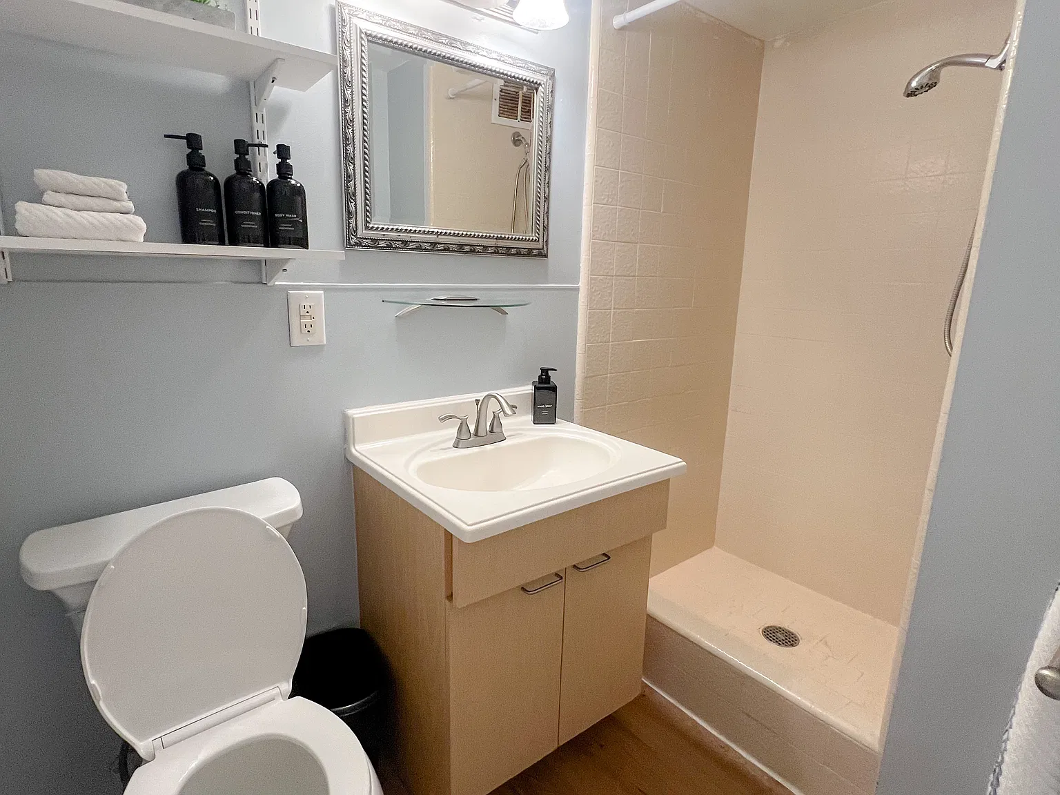 Studio, 300 sqft, $1,900 — Photo 3