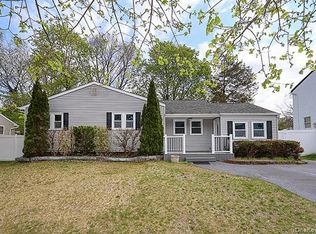 52 Huron St, Port Jefferson Station, NY 11776