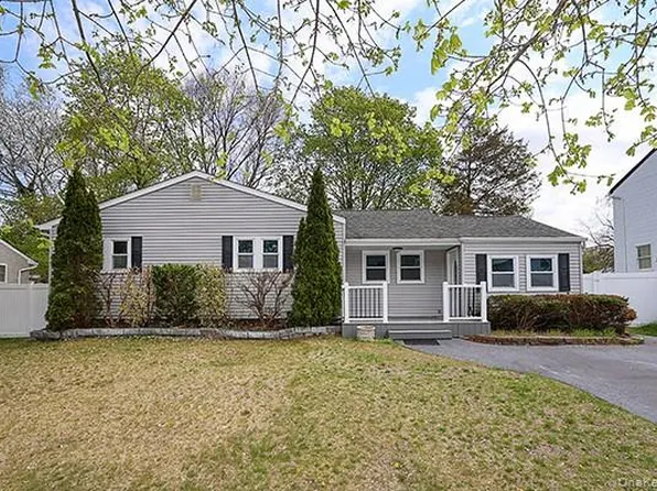 52 Huron St, Port Jefferson Station, NY 11776