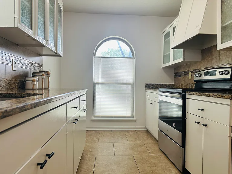4705 Largo Trl — Photo 8